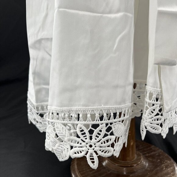 Le Rose Lauren Lace Satin Champagne Robe SIZE M/L White READ - Picture 4 of 11